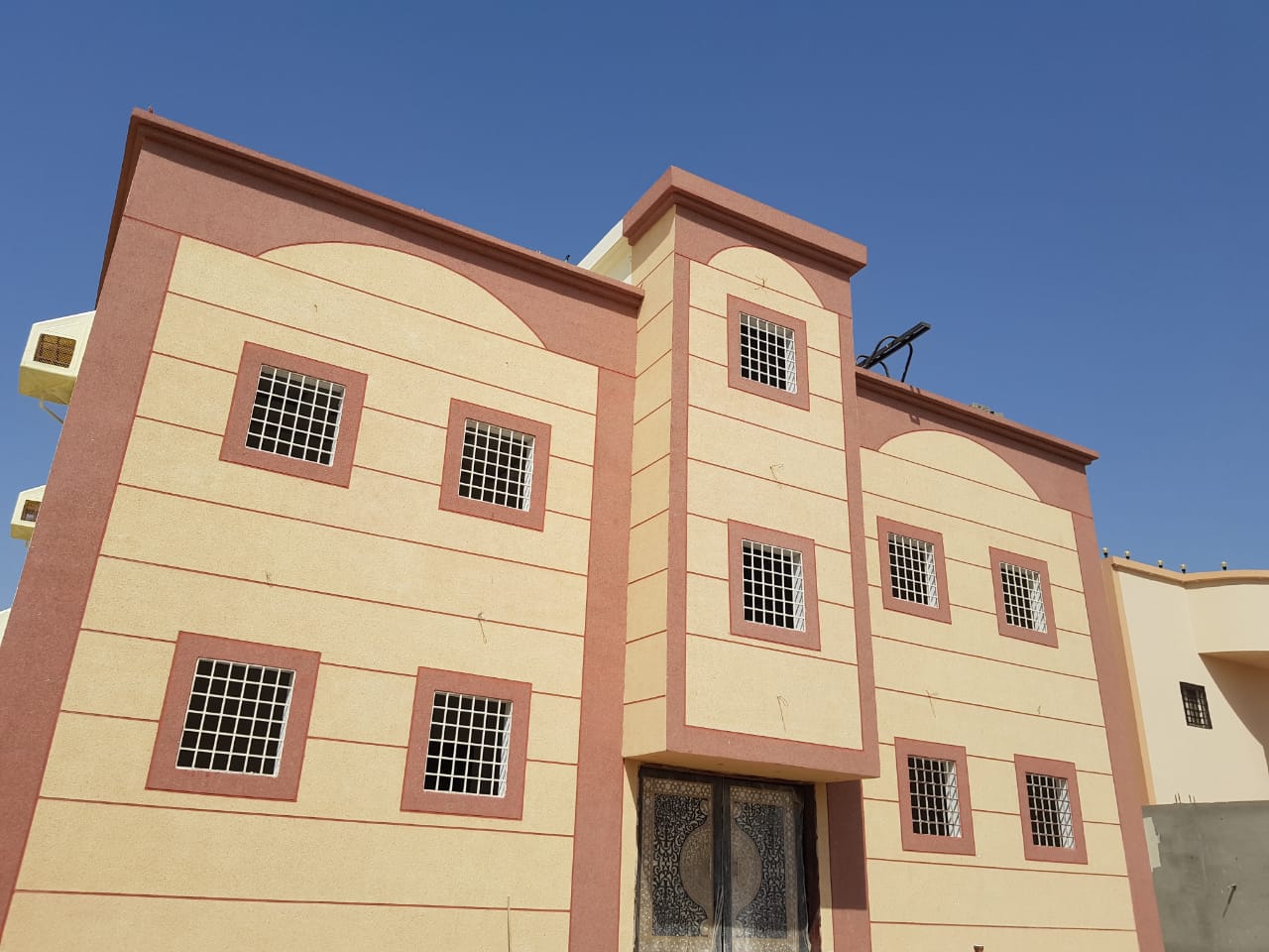 الإبداع لكسر الرخام الاسباني 