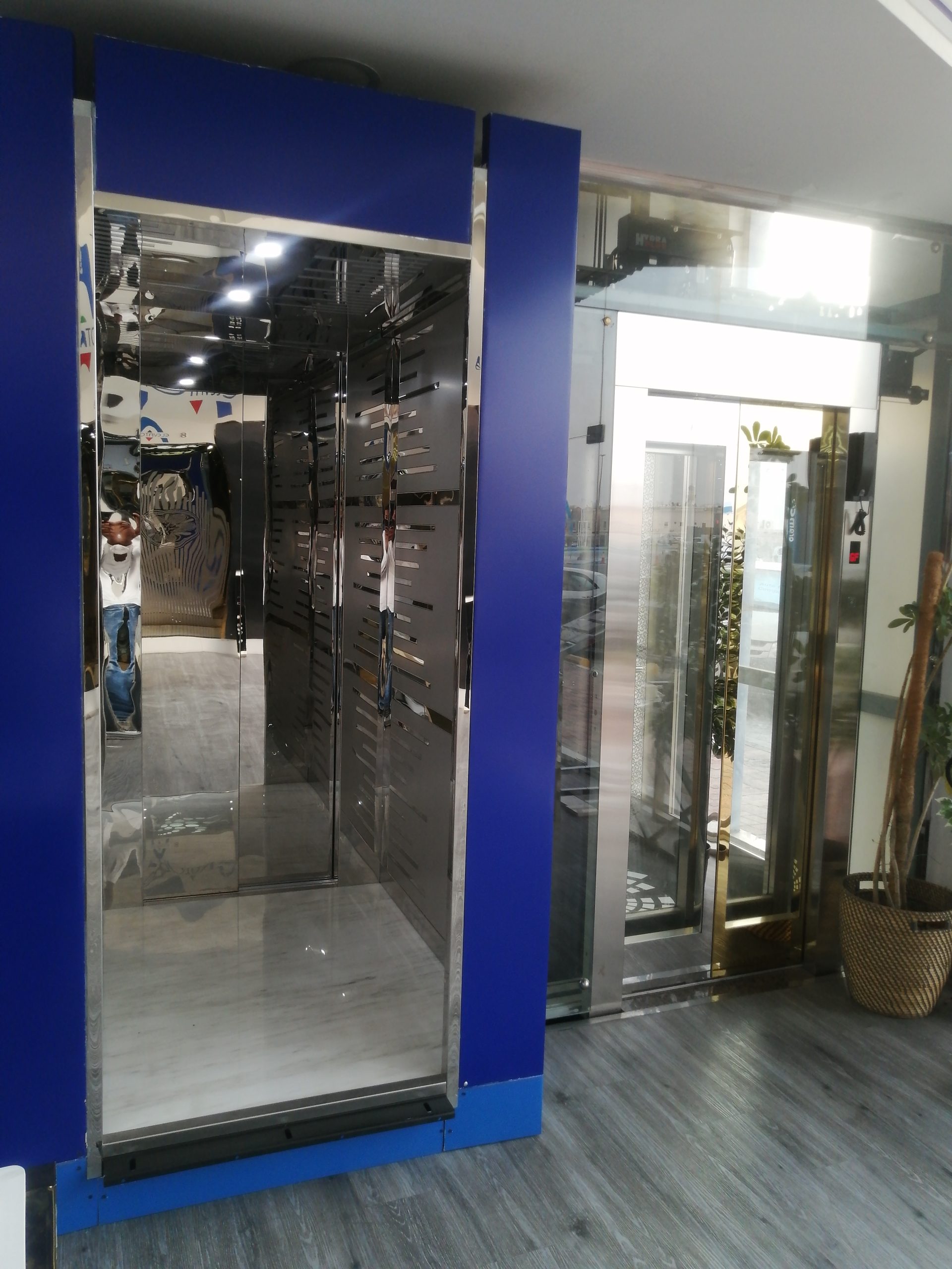 شركة العالم المميز للمصاعد شركة شخص واحد